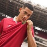 Meta Deskripsi: Kisah Jay Idzes Indonesia: Bergabung dengan Sassuolo, bertransformasi jadi bek tengah, dinaturalisasi WNI, dan bangga memimpin Timnas.
